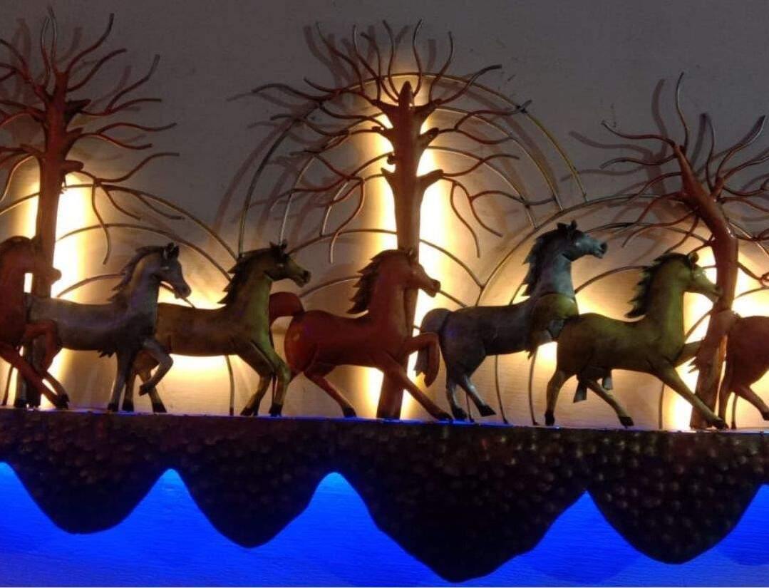 Metallic Pahadi Ghode (48 * 24 Inches)