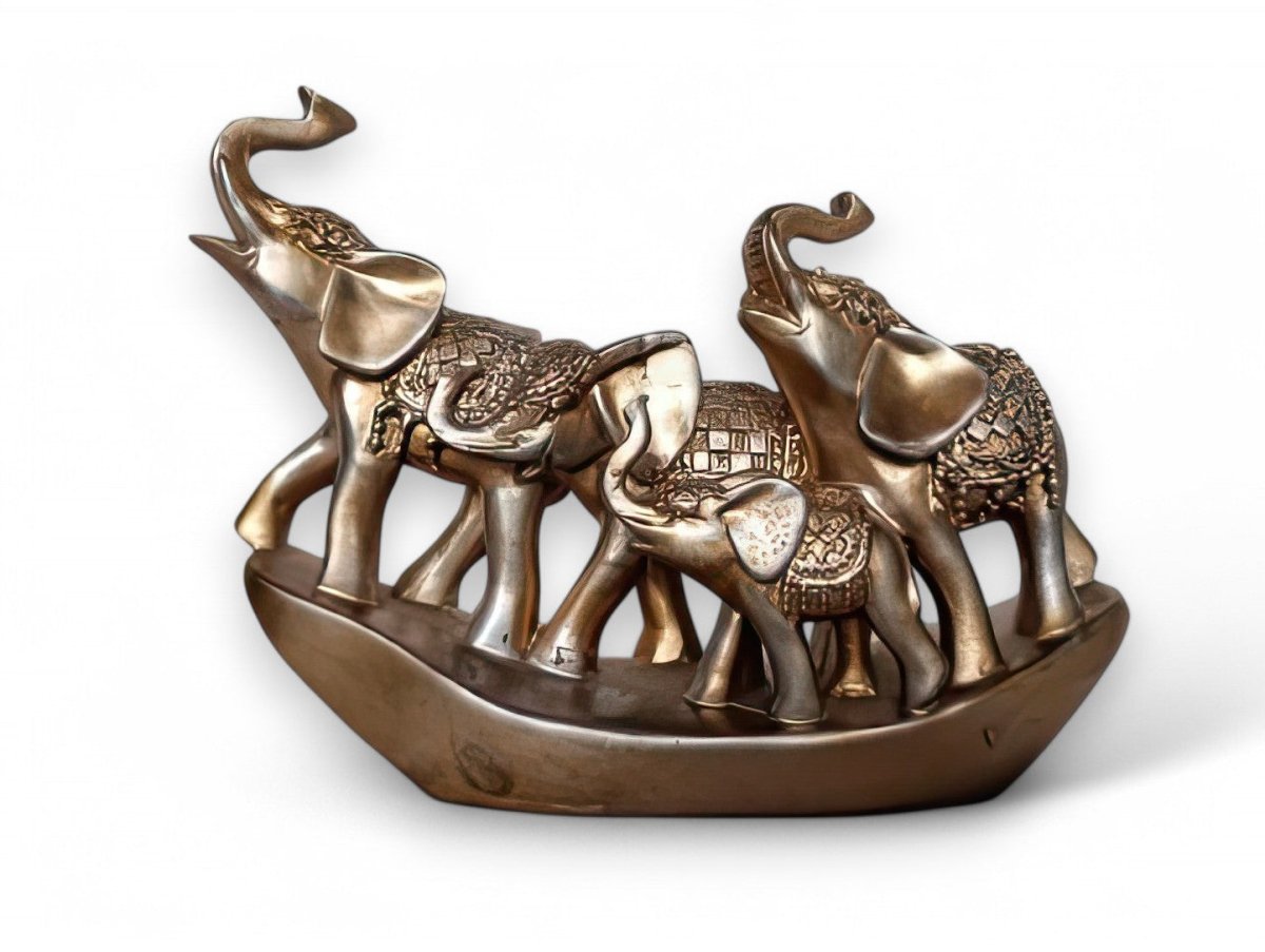 Elephant:The Family of Fortune Table Decor