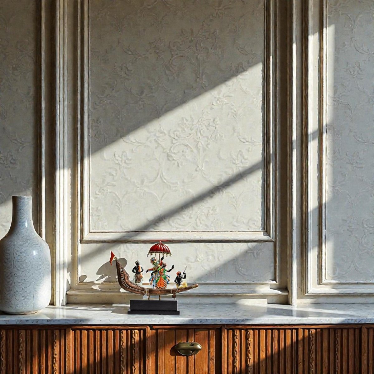 Vibrant Kerala: Hand - Painted Kathakali & Mohiniyattam Vallam Boat Wall Art (20 x 18 Inches)