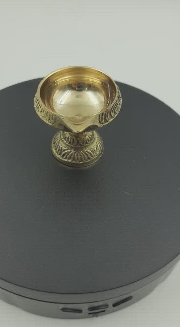 Kuber Deep Stand Pendi (Brass)
