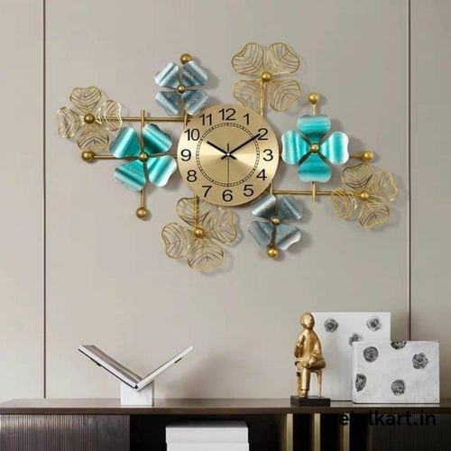 Big Clover Circled Metallic Wall Watch (33 x 23 Inches)