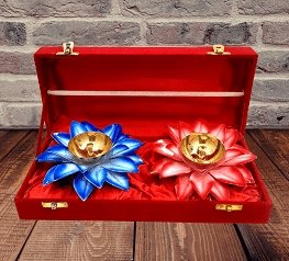 Brass colored petal Diya gift set