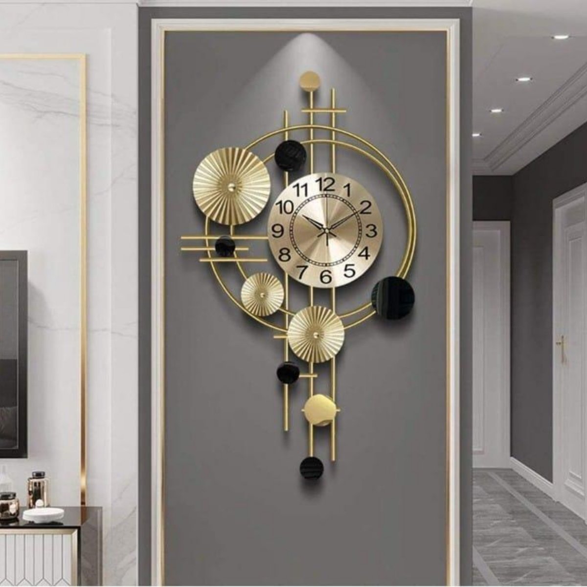 Circular Metallic plates wall centre designer Clock (21*1.5*36 Inches)