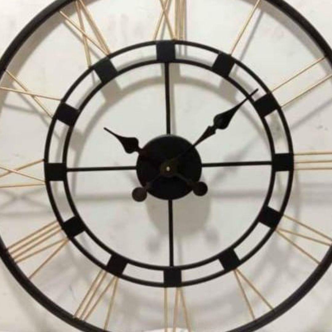 Designer metallic dark circle wall clock (Día 24 Inches)