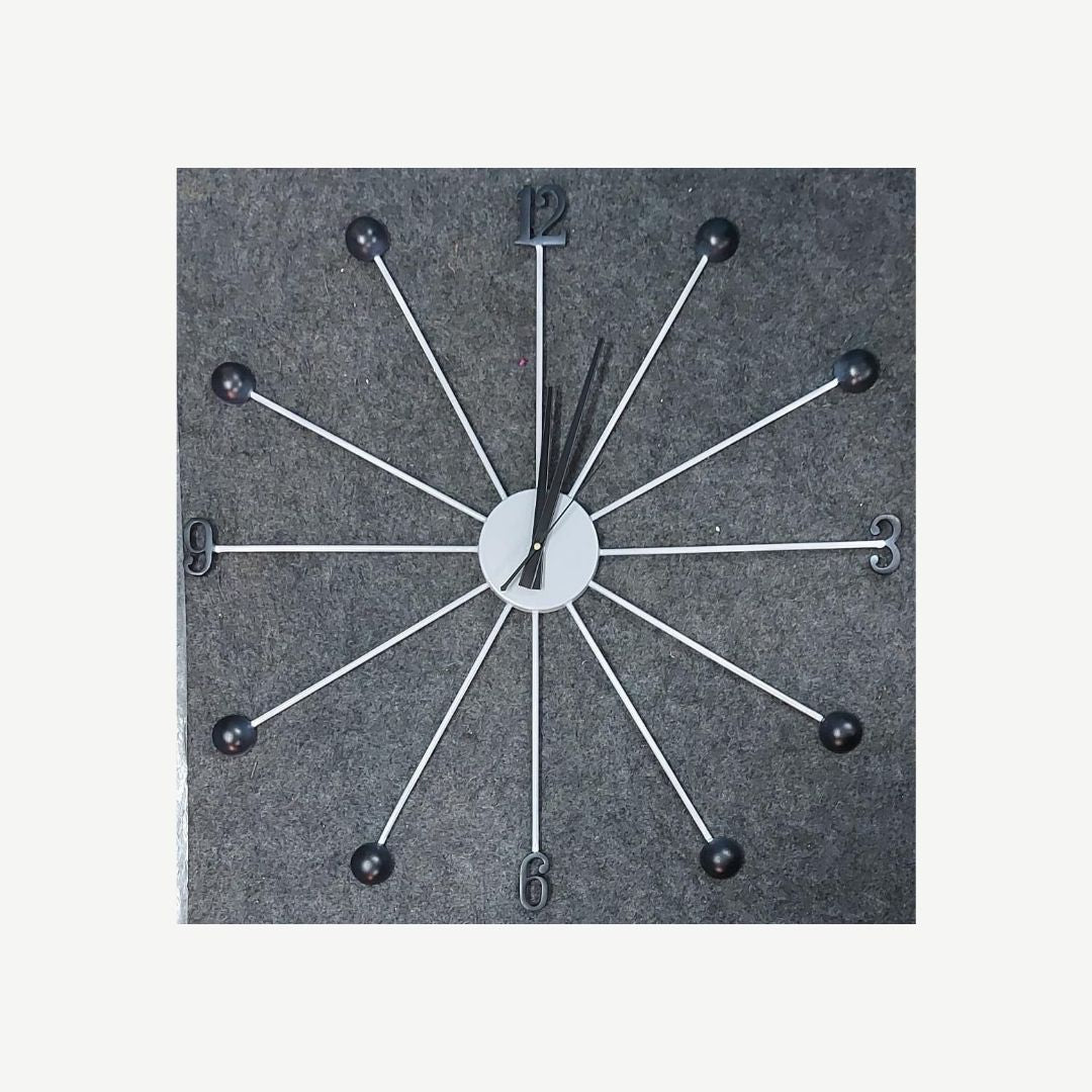 Designer Metallic Simple wall clock (Día 24 inches)