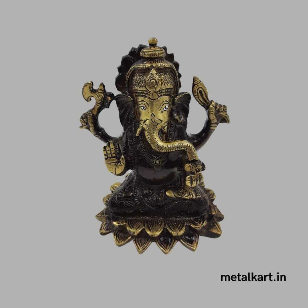 Kamal Aseen Ganpati (Weight 1300 gms, Height 4.5 Inches)
