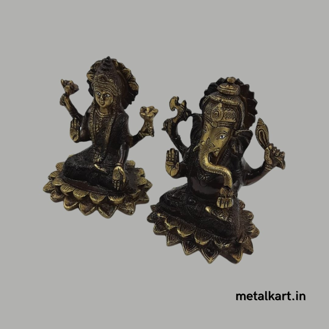 Kamal Aseen Lakshmi Ganesh Ji (Weight 2375 gms., Height 4.5 Inches)