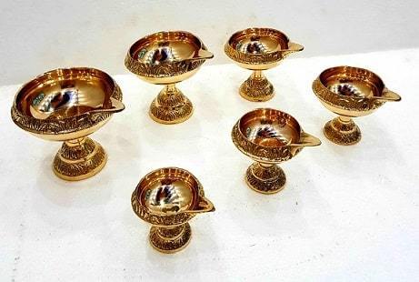 Kuber Deep Stand Pendi (Brass)
