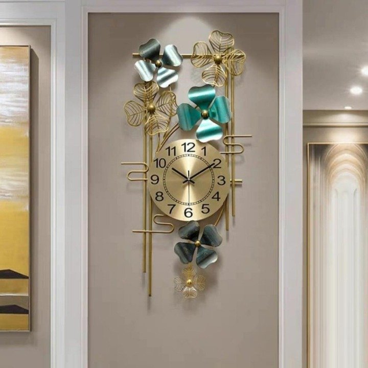 Metalkart Vertical Clover Wall Clock (25 x 20 Inches) - Punam Metalcrafts