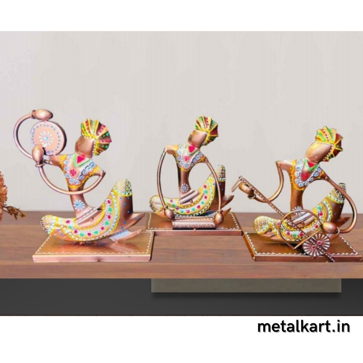 Metallic Colorful Sitting Performer Table top (8.5*6.5*9 Inches)