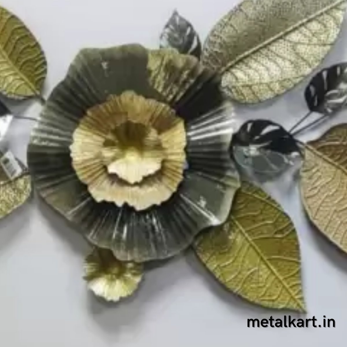 Metallic plates with Bay Leaf Wall Design (40 x 22 Inches)