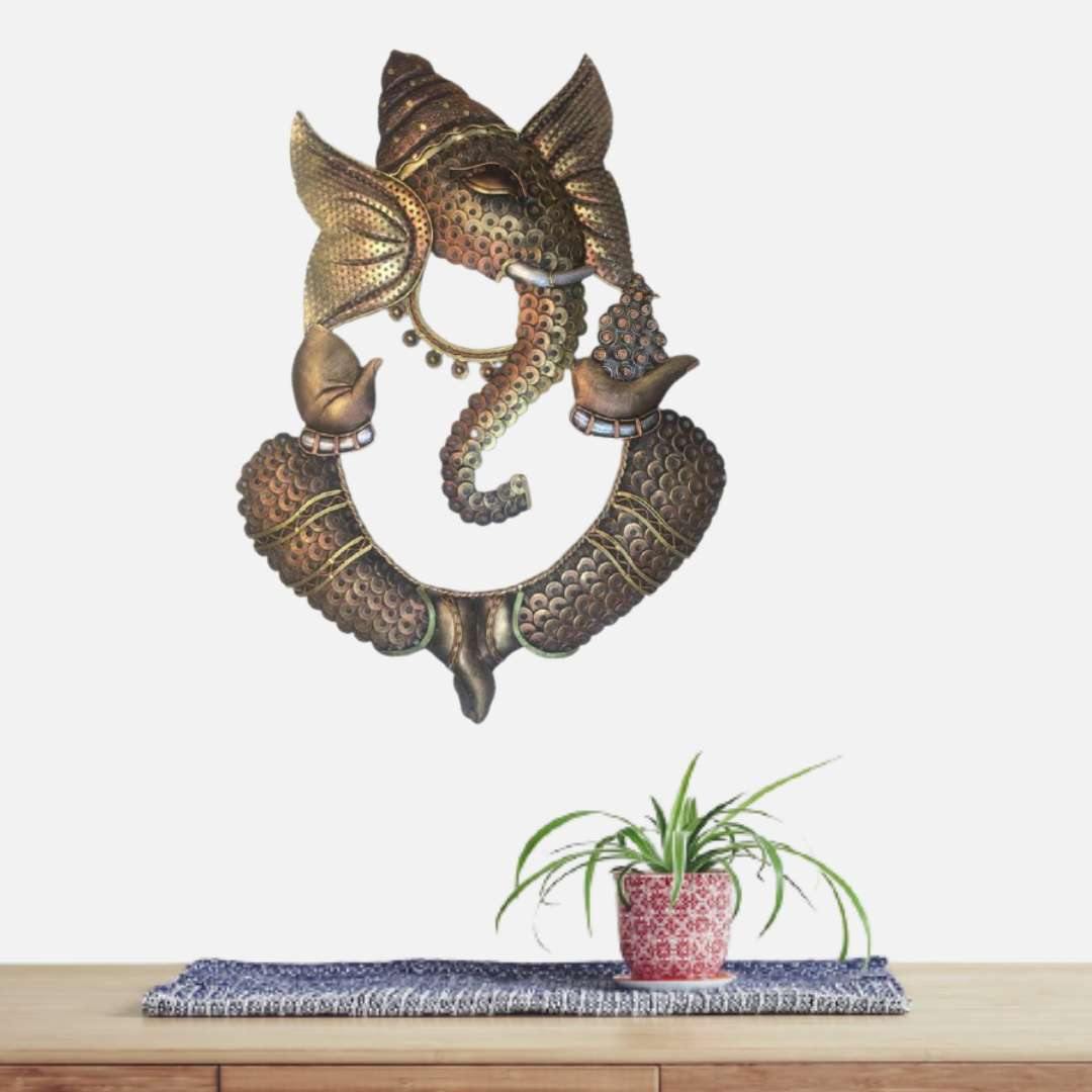 Mettalic Wall Art Sarvavyapi Ganesha (24 * 20 Inches)